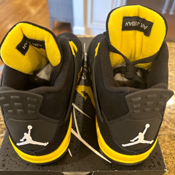 Air Jordan 4 Retro Flight